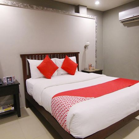Oyo 103 Artina Suites Hotel Макати Экстерьер фото