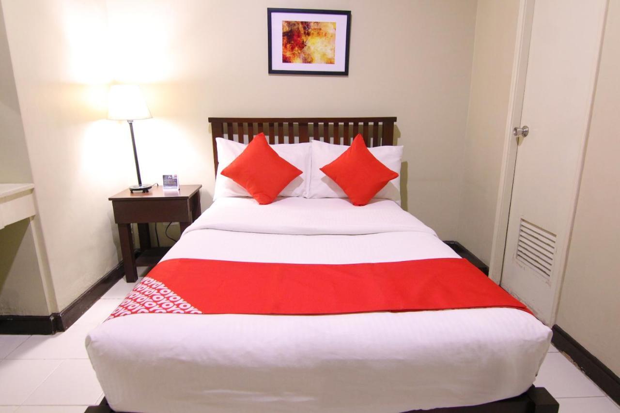 Oyo 103 Artina Suites Hotel Макати Экстерьер фото