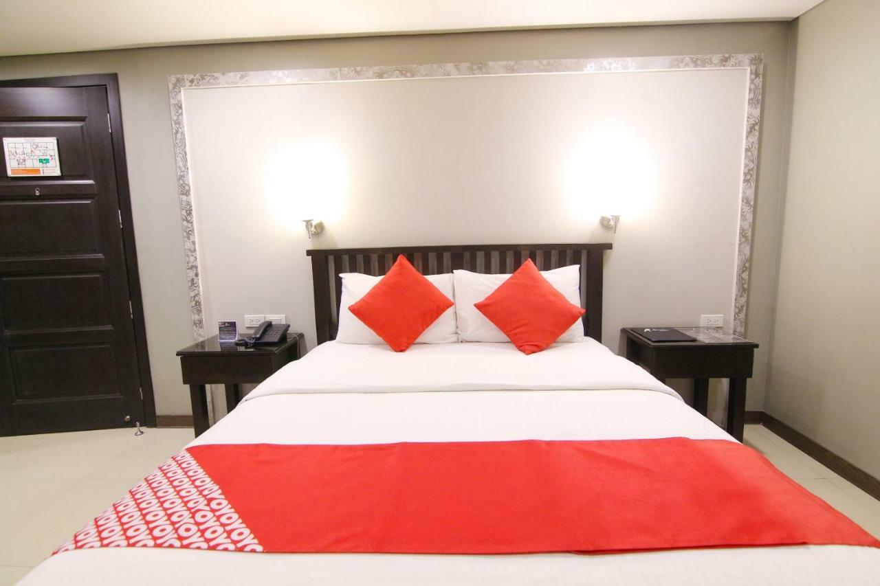 Oyo 103 Artina Suites Hotel Макати Экстерьер фото