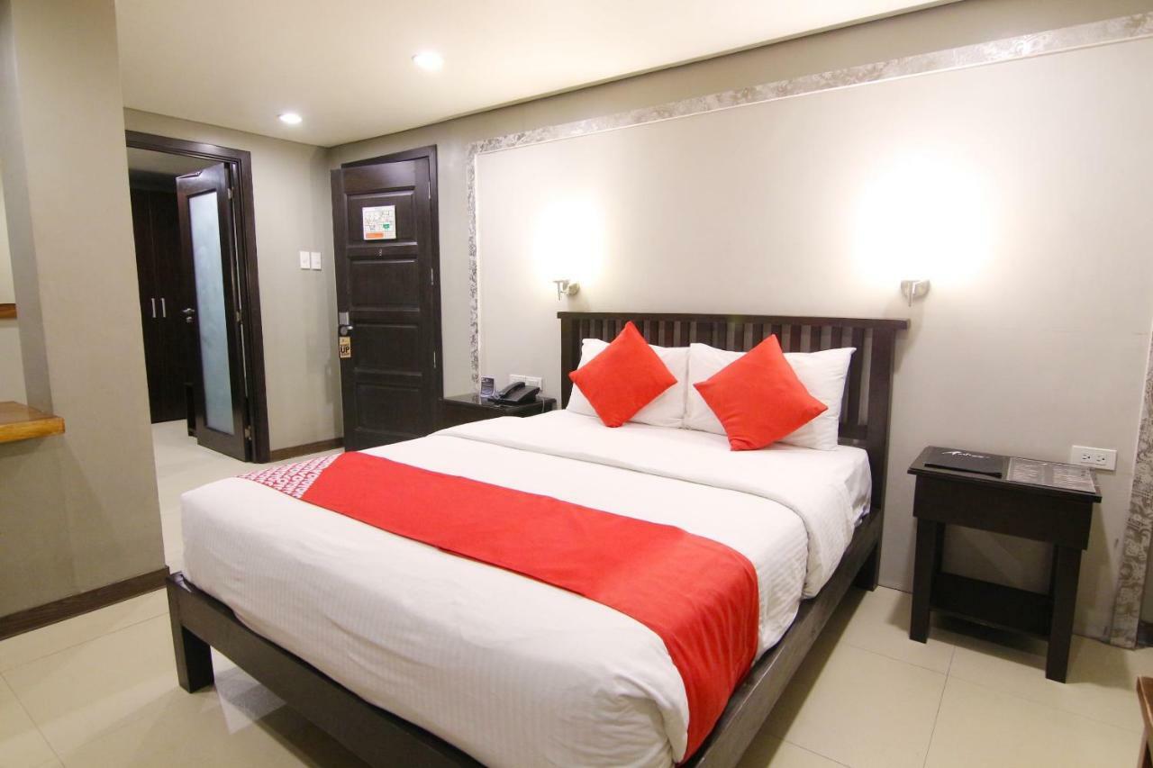 Oyo 103 Artina Suites Hotel Макати Экстерьер фото