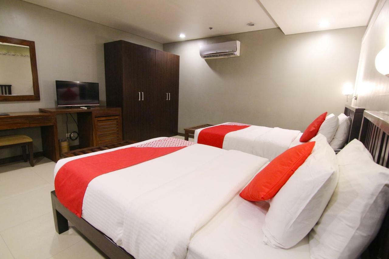 Oyo 103 Artina Suites Hotel Макати Экстерьер фото