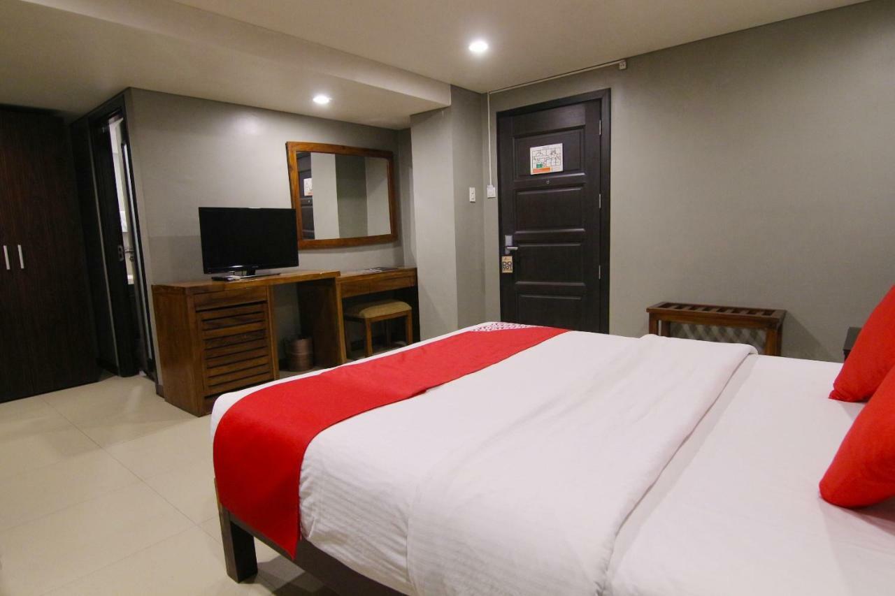 Oyo 103 Artina Suites Hotel Макати Экстерьер фото